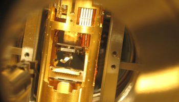 mikroskop oparty na jednoelektronowym tranzystorze SET służący do badania ułamkowego kwantowego efektu Halla w grafenie
